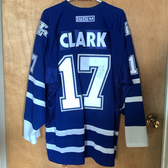 Genuine maple leafs jersey with Wendel Clark signature. Maple Leaf fan - Picture 3 of 4
